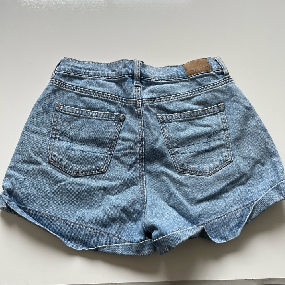 American Eagle Highwaisted Jean shorts - Picture 3 of 6